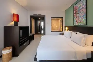 Suites Pool Access Room